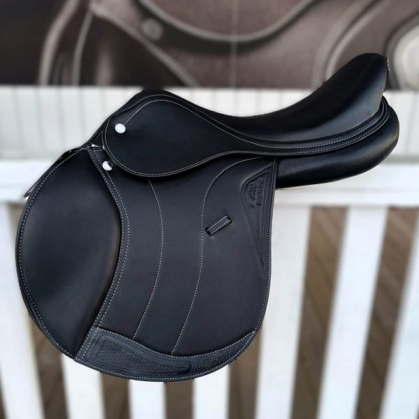 Equiline E4 Hoppsadel 17"